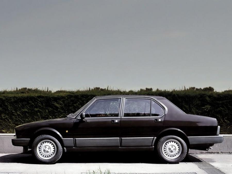  Alfa Romeo Alfetta 2.4 Turbo Diesel (116) 1983 года  (фото 3 из 4)